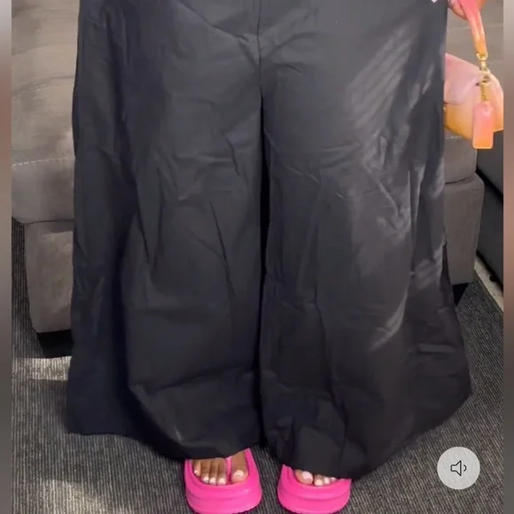 Black flowing zip up jumpsuit - Picture 3 of 7